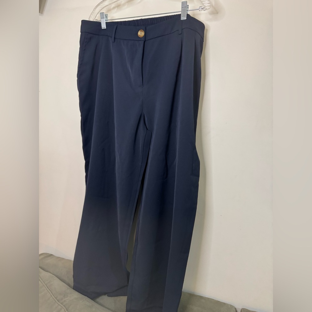 Women’s wide leg Navy Blue Pants, New with tags. Size 2x